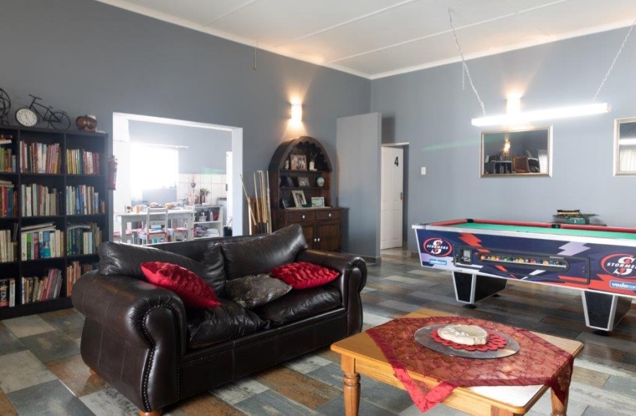 5 Bedroom Property for Sale in Velddrif Western Cape